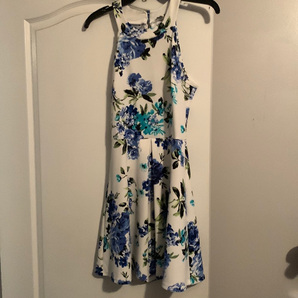 Doesn’t fit me anymore. Very cute as a summer dress.
